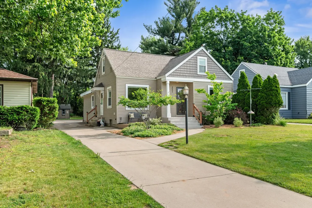 2053 Seventh Street NW Grand Rapids City MI 49504