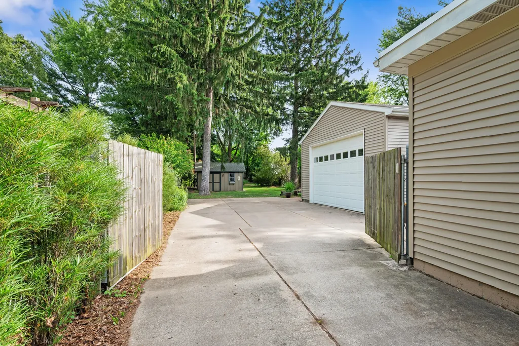 2053 Seventh Street NW Grand Rapids City MI 49504