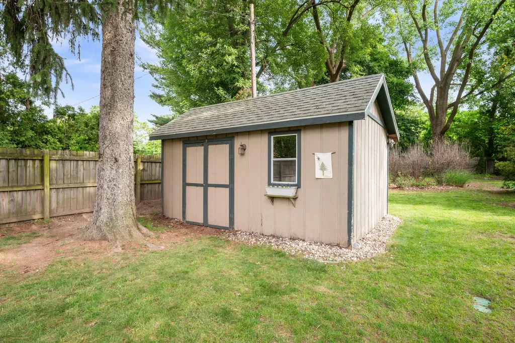 2053 Seventh Street NW Grand Rapids City MI 49504