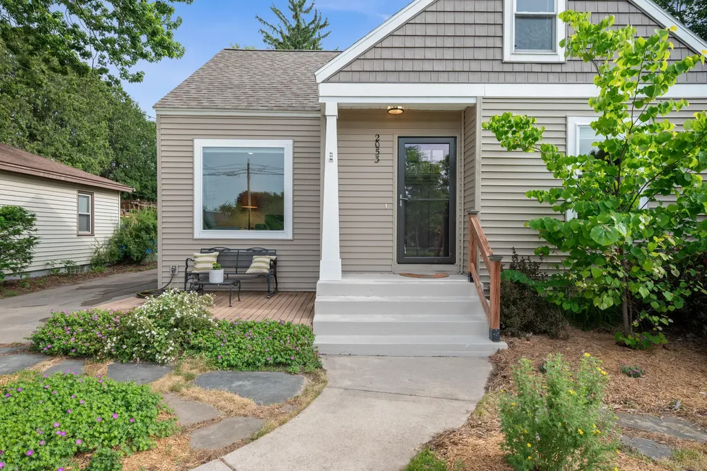 2053 Seventh Street NW Grand Rapids City MI 49504