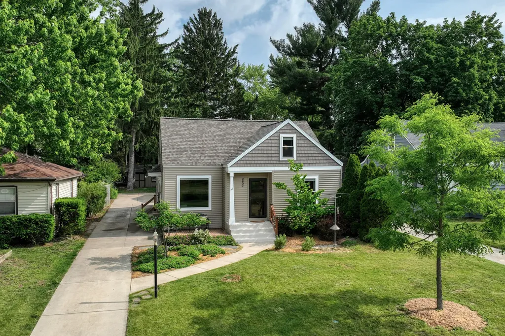 2053 Seventh Street NW Grand Rapids City MI 49504