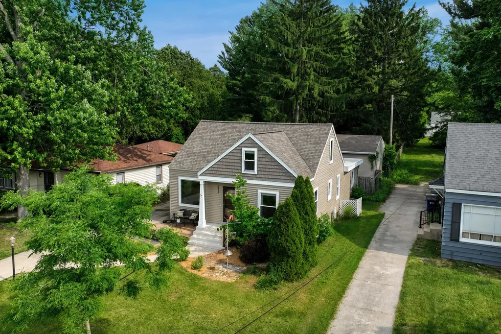 2053 Seventh Street NW Grand Rapids City MI 49504