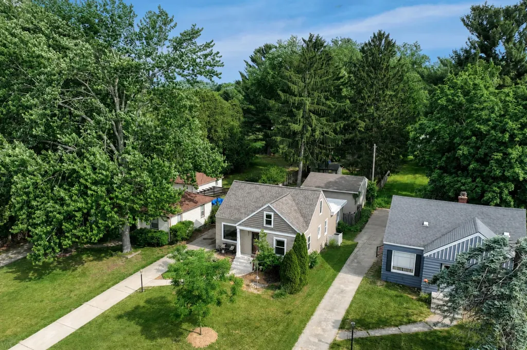 2053 Seventh Street NW Grand Rapids City MI 49504