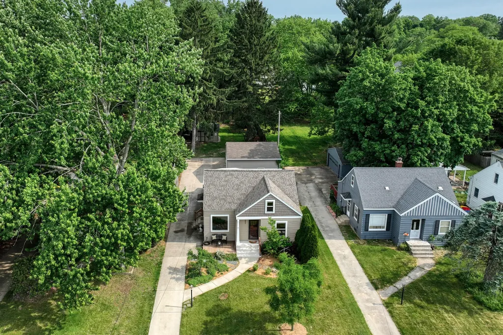 2053 Seventh Street NW Grand Rapids City MI 49504