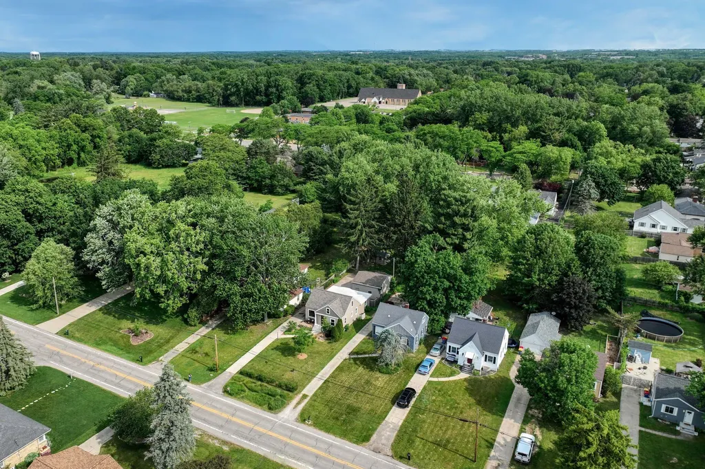 2053 Seventh Street NW Grand Rapids City MI 49504