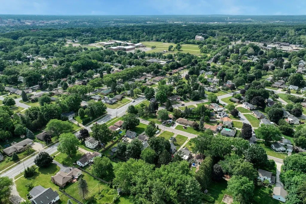 2053 Seventh Street NW Grand Rapids City MI 49504