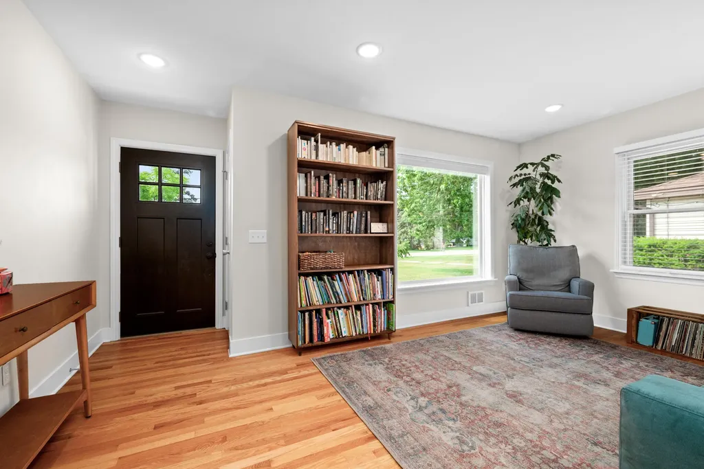 2053 Seventh Street NW Grand Rapids City MI 49504