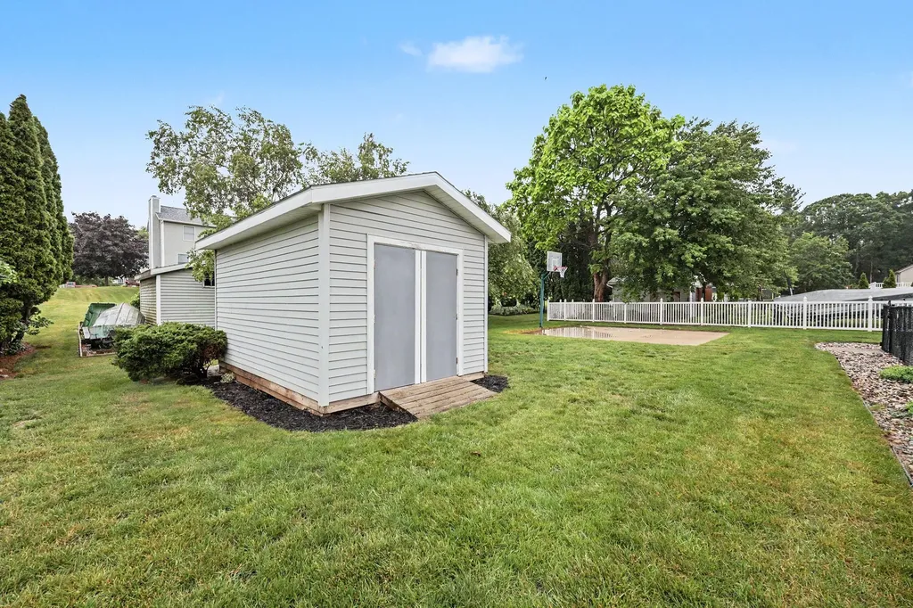 4656 Cinema Avenue NE Plainfield Charter Township MI 49525