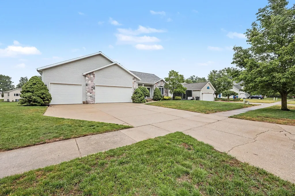 4656 Cinema Avenue NE Plainfield Charter Township MI 49525