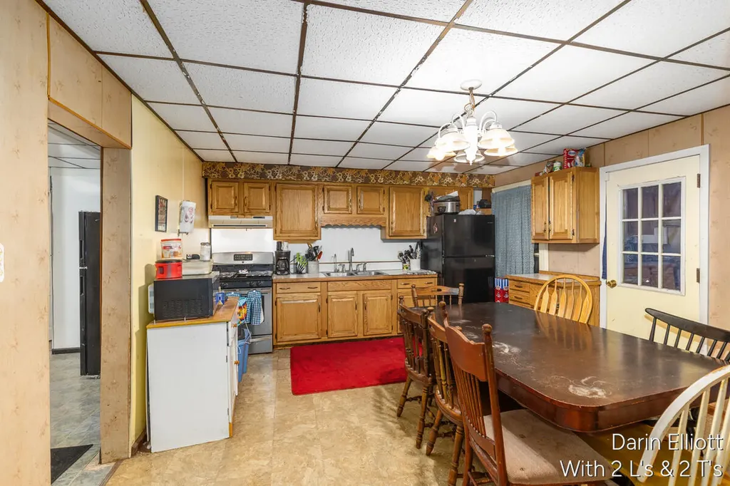 925 E Isham Street Unknown City MI 48851