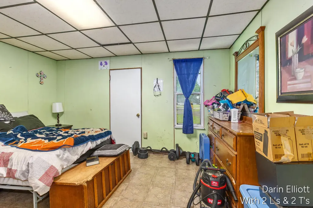 925 E Isham Street Unknown City MI 48851