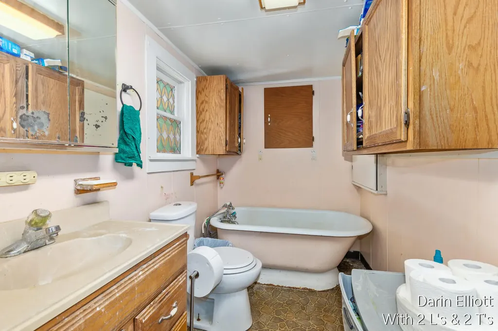925 E Isham Street Unknown City MI 48851