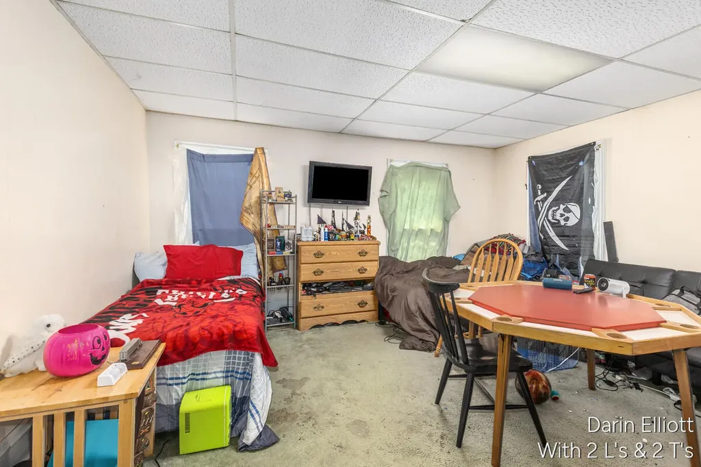 925 E Isham Street Unknown City MI 48851