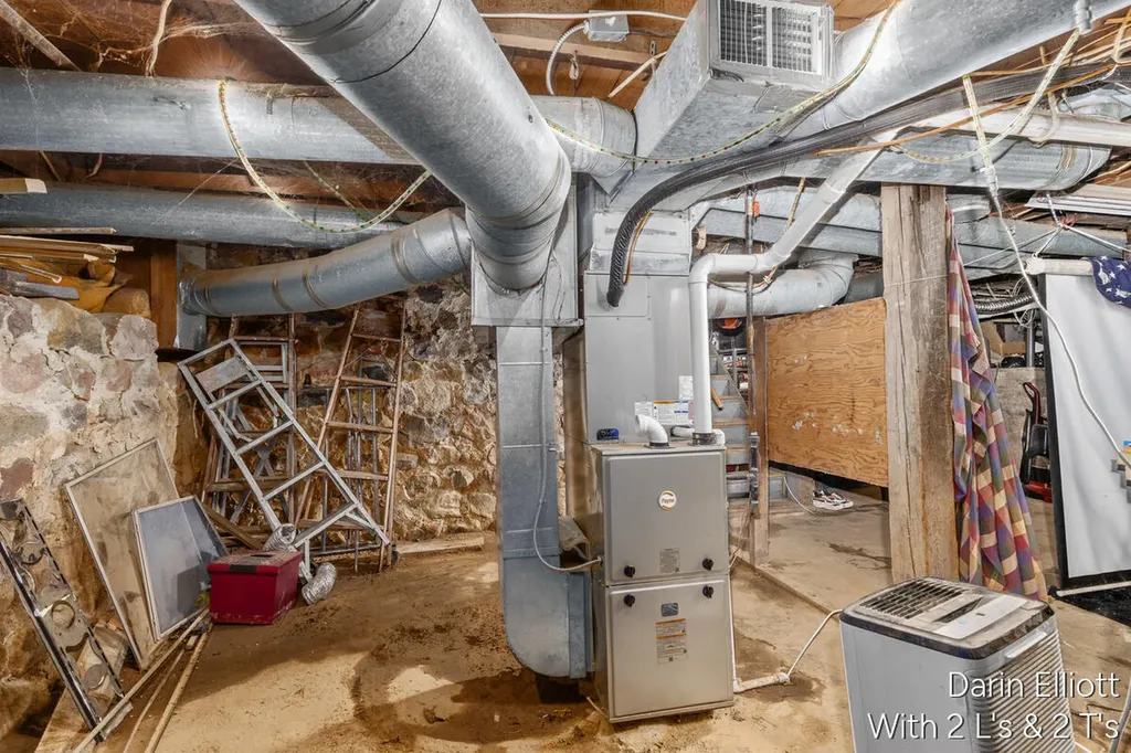 925 E Isham Street Unknown City MI 48851