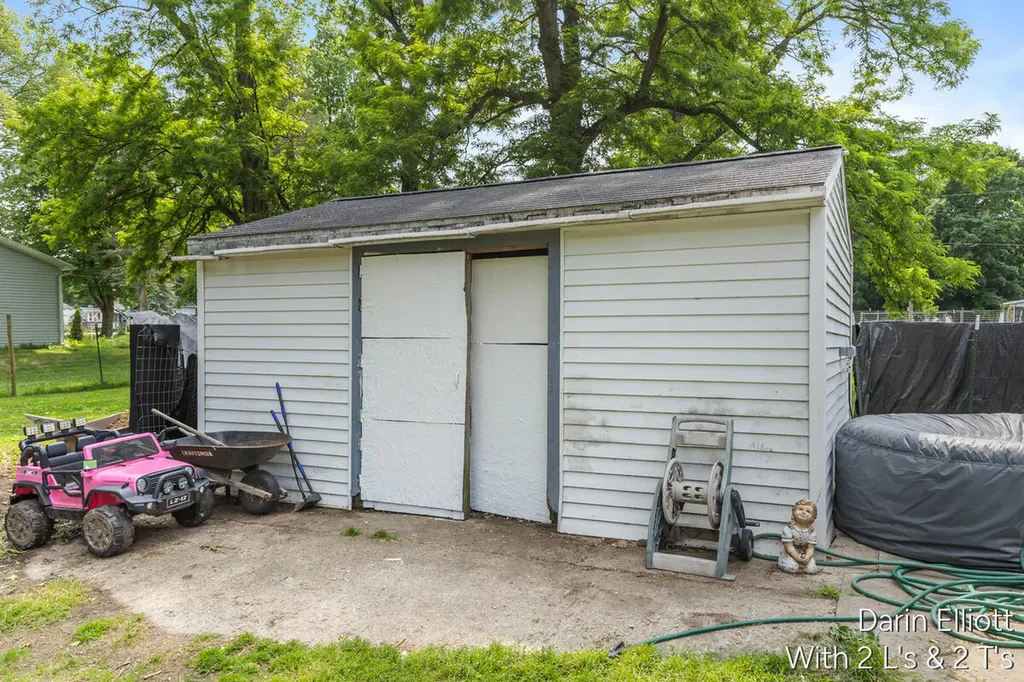925 E Isham Street Unknown City MI 48851