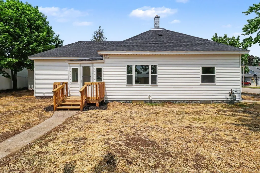 311 N Lavinia Street Ludington City MI 49431