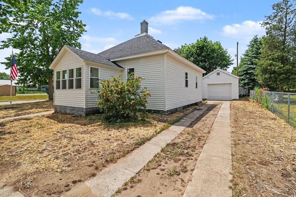 311 N Lavinia Street Ludington City MI 49431