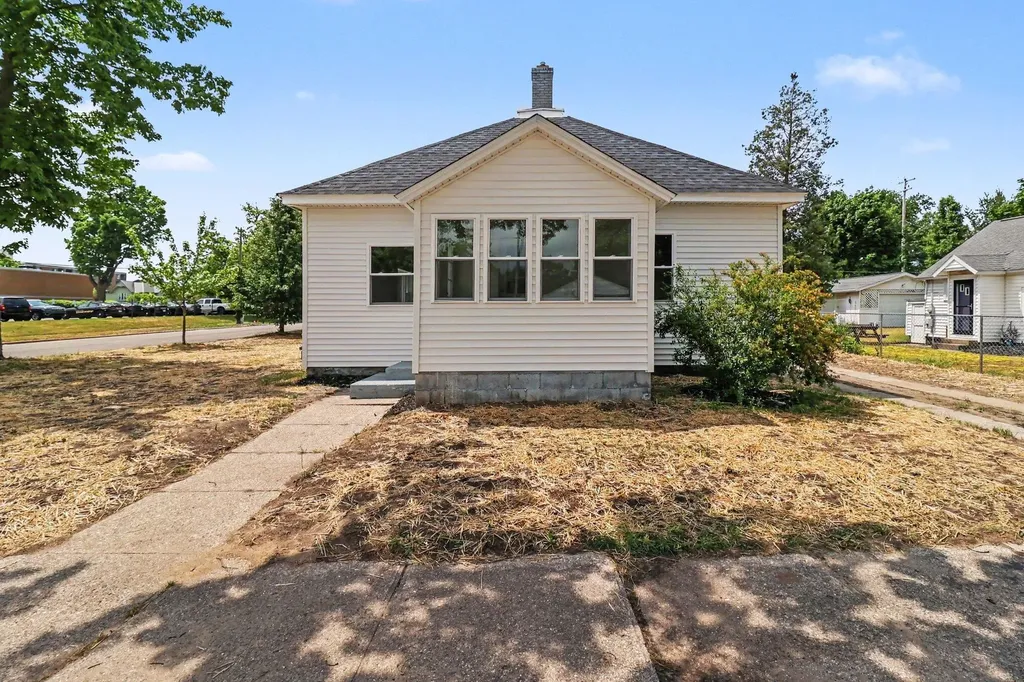 311 N Lavinia Street Ludington City MI 49431