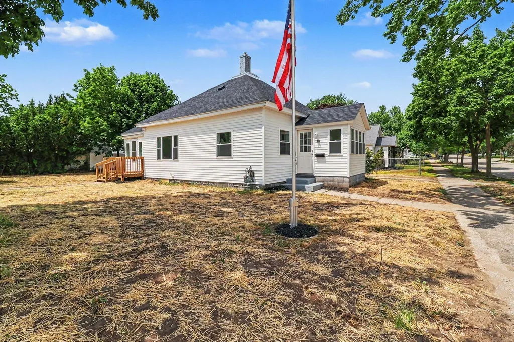 311 N Lavinia Street Ludington City MI 49431