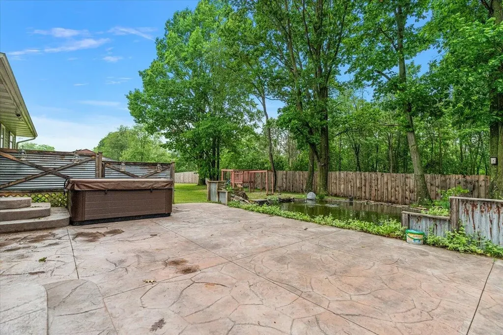 805 W Moore Road Ashland Township MI 49327