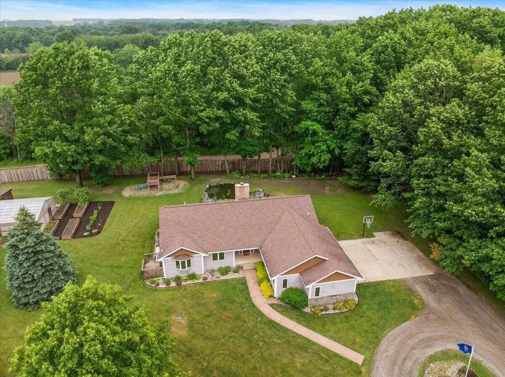 805 W Moore Road Ashland Township MI 49327