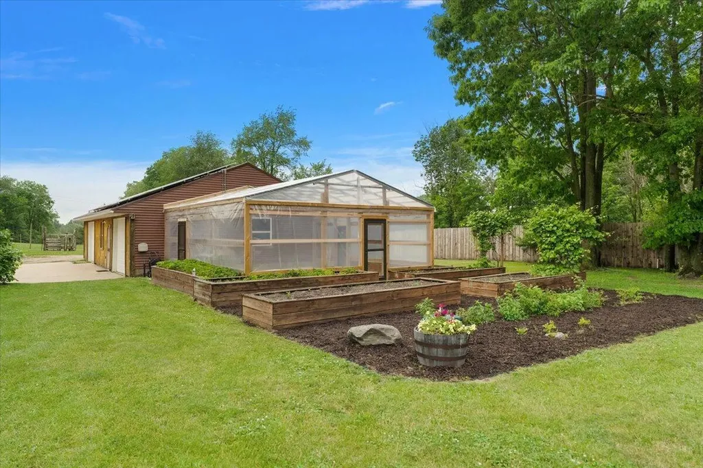 805 W Moore Road Ashland Township MI 49327