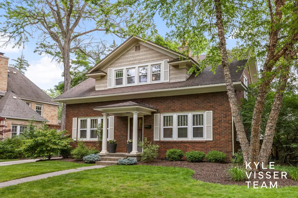 964 Pinecrest Avenue SE East Grand Rapids City MI 49506