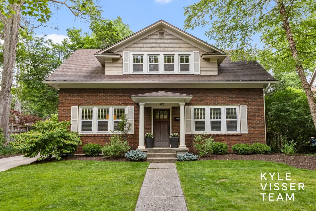 964 Pinecrest Avenue SE East Grand Rapids City MI 49506