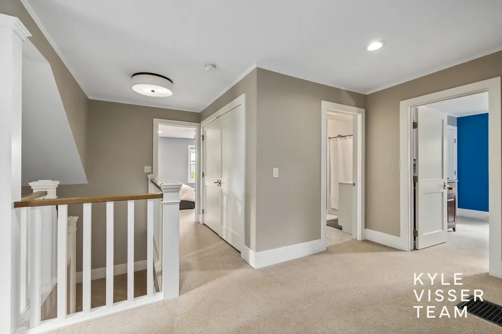 964 Pinecrest Avenue SE East Grand Rapids City MI 49506