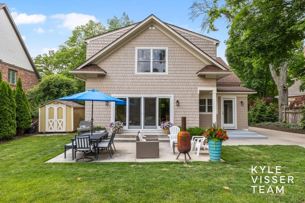 964 Pinecrest Avenue SE East Grand Rapids City MI 49506