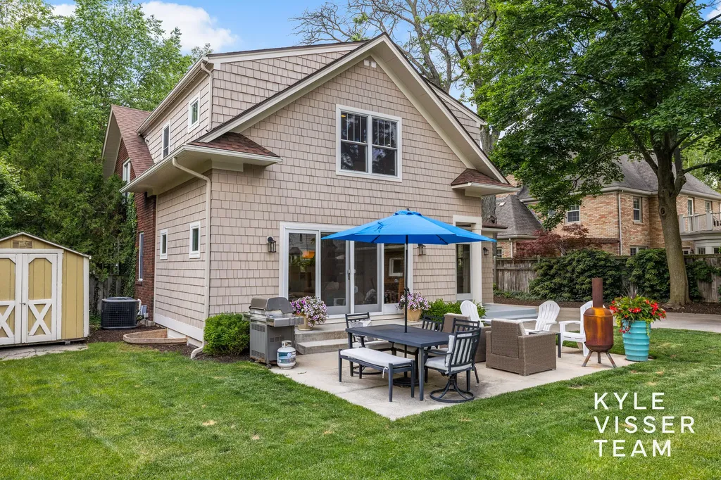 964 Pinecrest Avenue SE East Grand Rapids City MI 49506