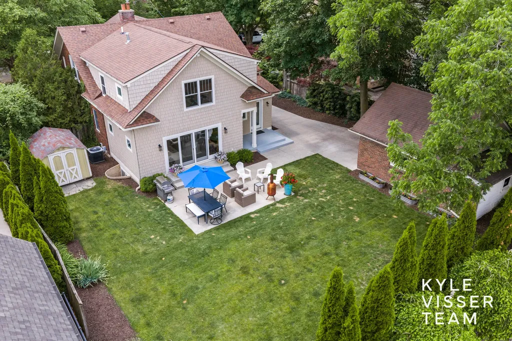 964 Pinecrest Avenue SE East Grand Rapids City MI 49506