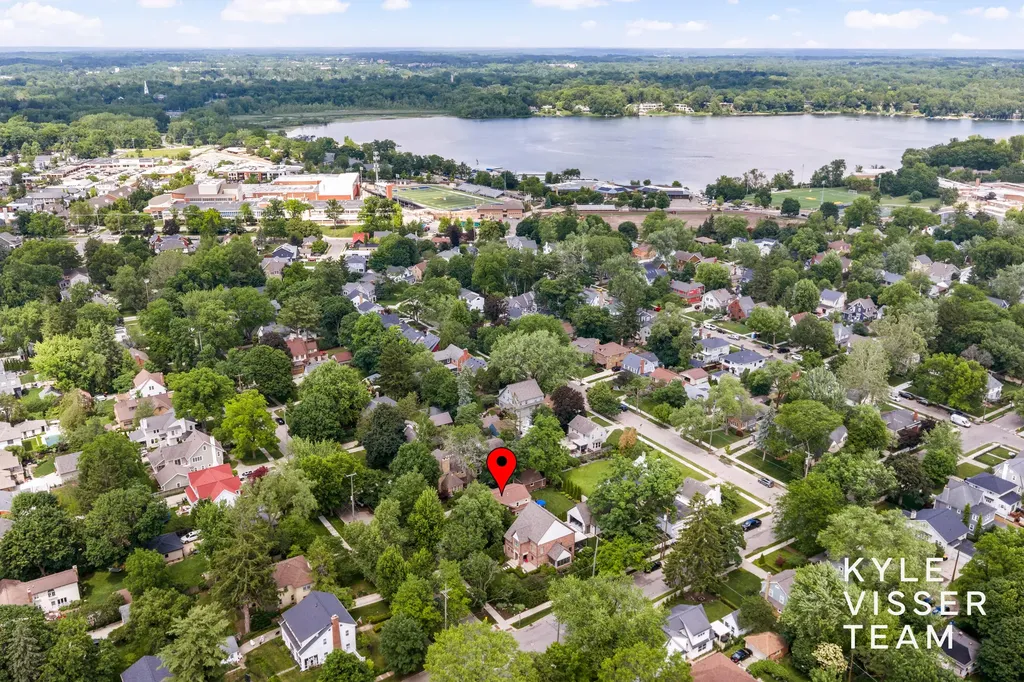 964 Pinecrest Avenue SE East Grand Rapids City MI 49506