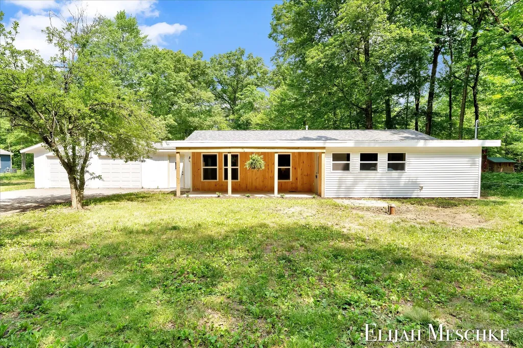 8938 Mackinaw Trail Drive Reynolds Township MI 49329