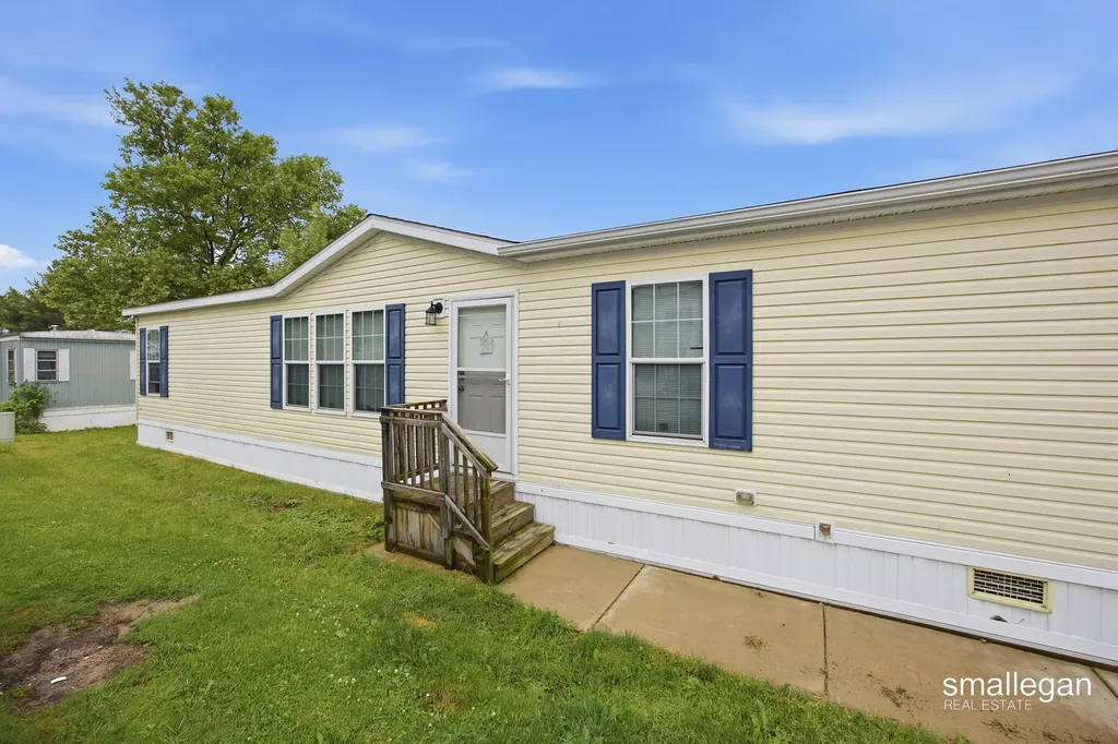 3668 Sun Valley Street NW Walker City MI 49544