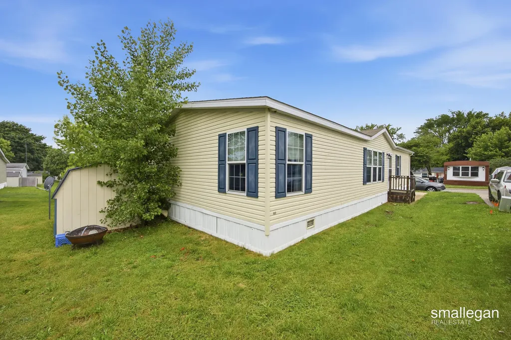 3668 Sun Valley Street NW Walker City MI 49544