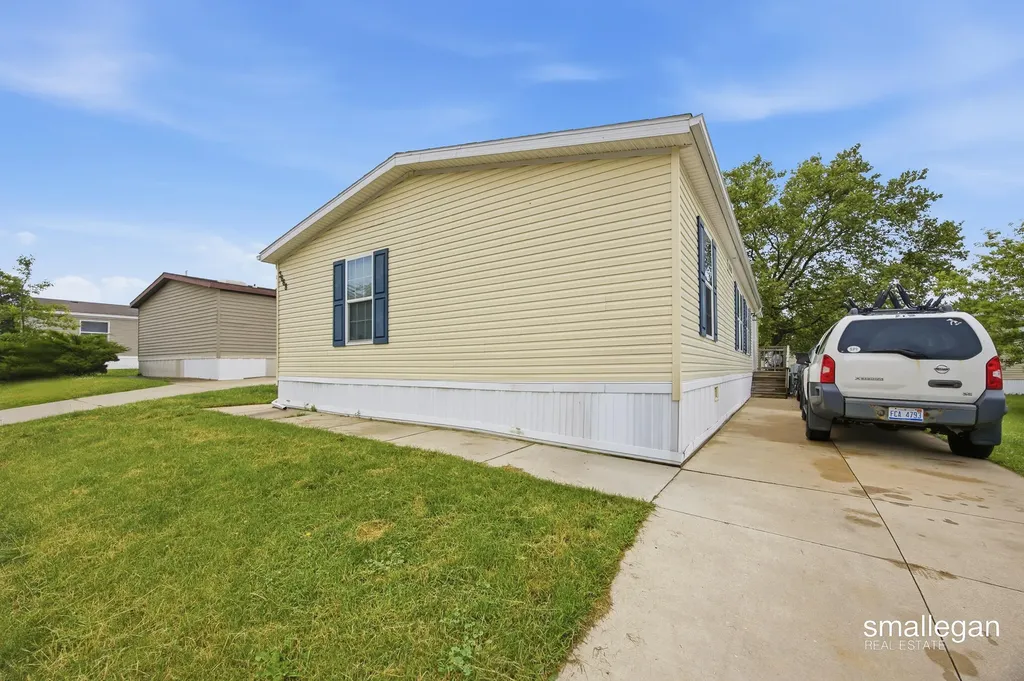 3668 Sun Valley Street NW Walker City MI 49544