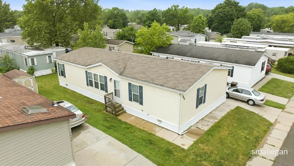 3668 Sun Valley Street NW Walker City MI 49544