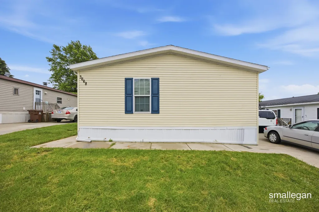 3668 Sun Valley Street NW Walker City MI 49544
