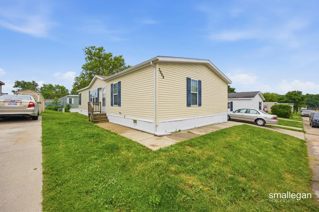 3668 Sun Valley Street NW Walker City MI 49544