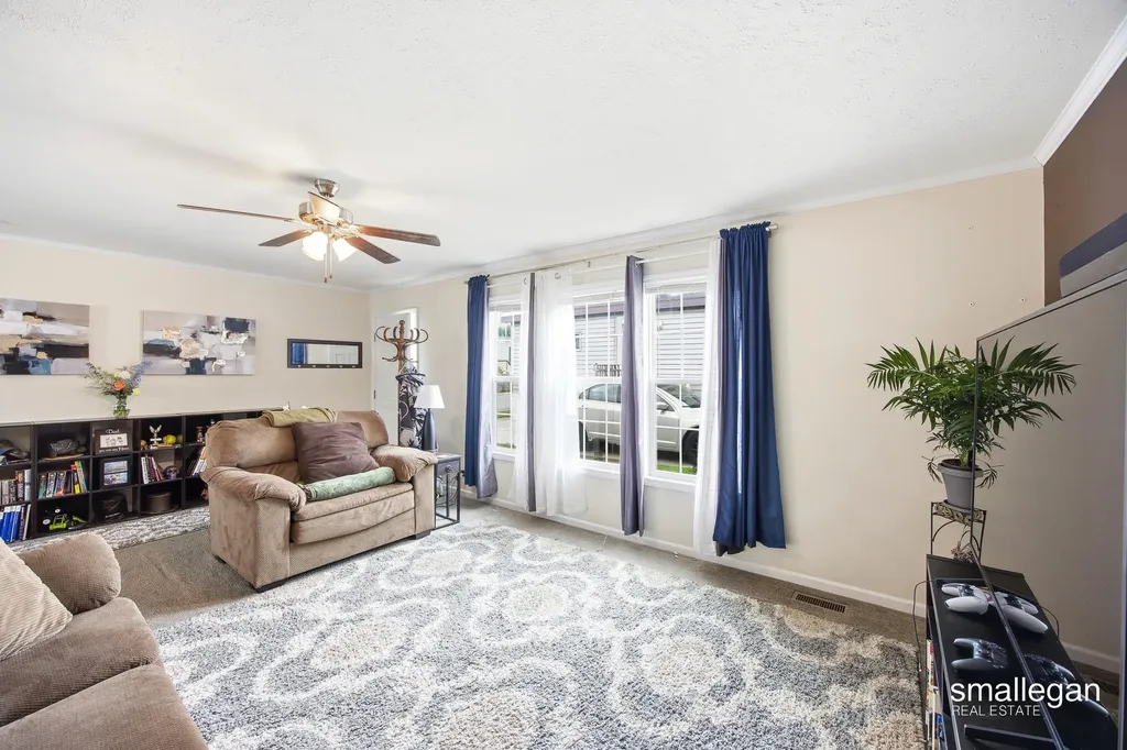 3668 Sun Valley Street NW Walker City MI 49544