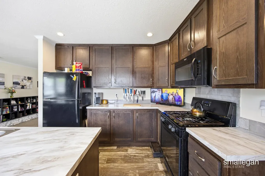 3668 Sun Valley Street NW Walker City MI 49544