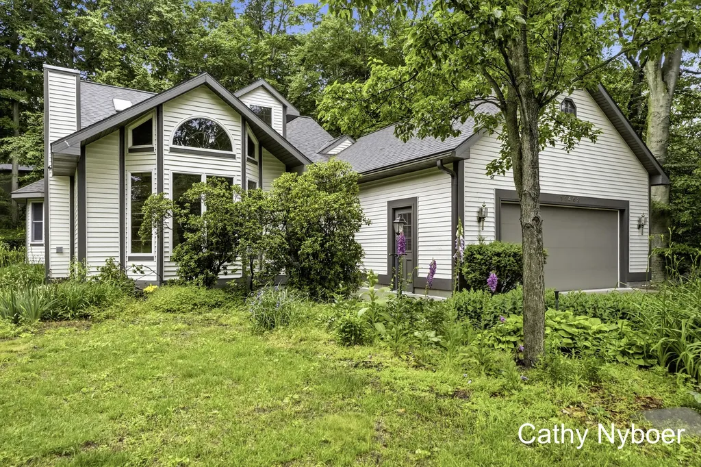 13462 Lakeshore Avenue Grand Haven Charter Township MI 49417
