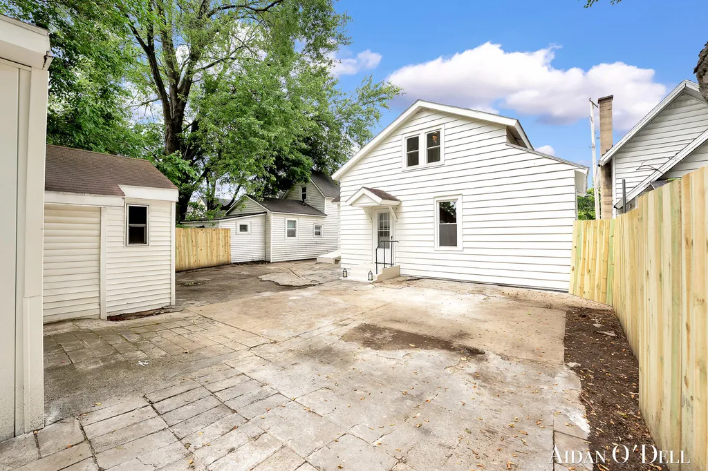 1050 Broadway Avenue NW Grand Rapids City MI 49504