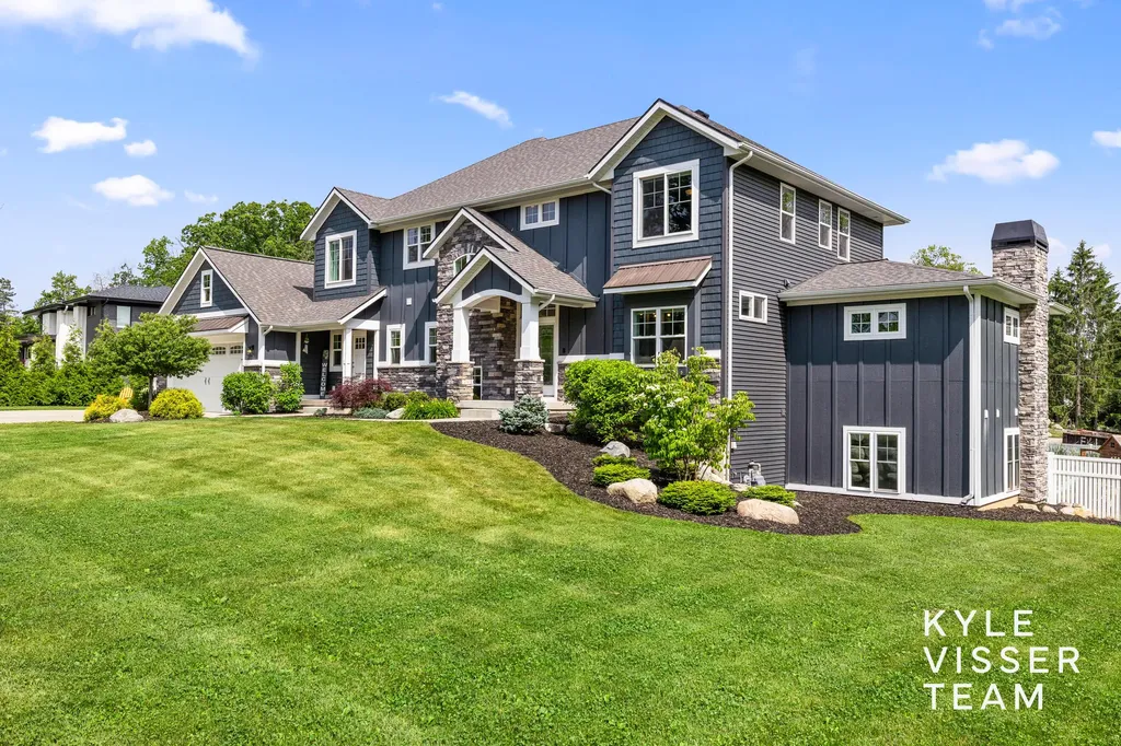 69 Lakeside Drive SE Grand Rapids Charter Township MI 49506