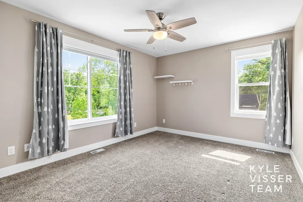 69 Lakeside Drive SE Grand Rapids Charter Township MI 49506