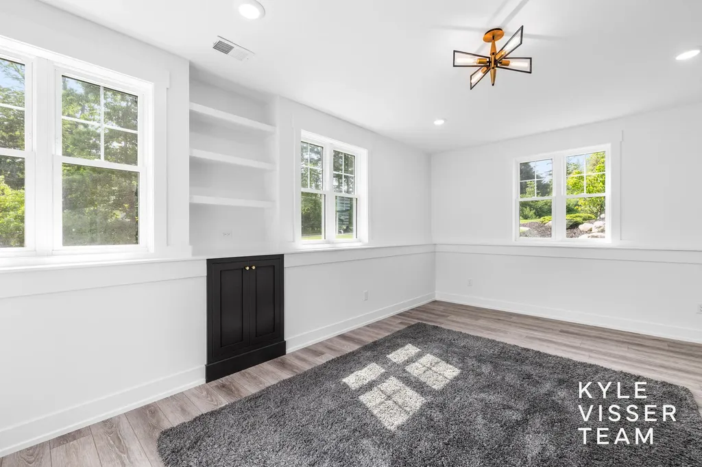 69 Lakeside Drive SE Grand Rapids Charter Township MI 49506