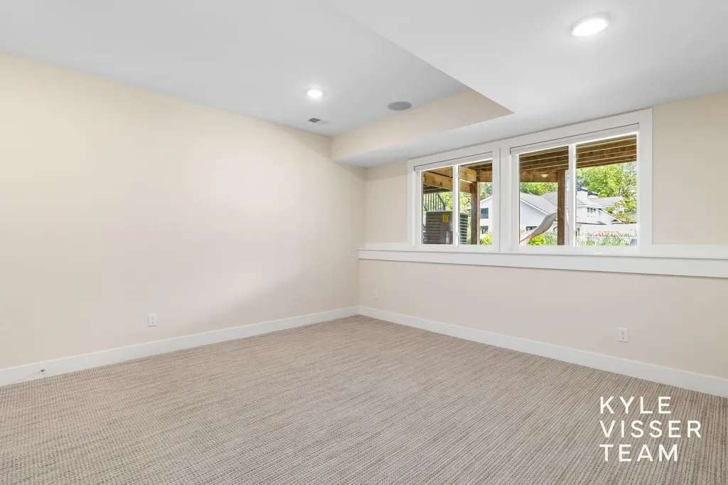 69 Lakeside Drive SE Grand Rapids Charter Township MI 49506