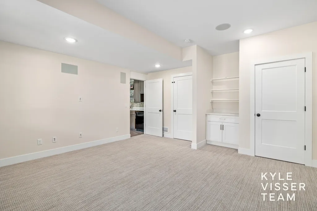 69 Lakeside Drive SE Grand Rapids Charter Township MI 49506