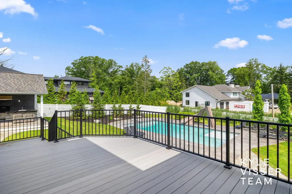 69 Lakeside Drive SE Grand Rapids Charter Township MI 49506